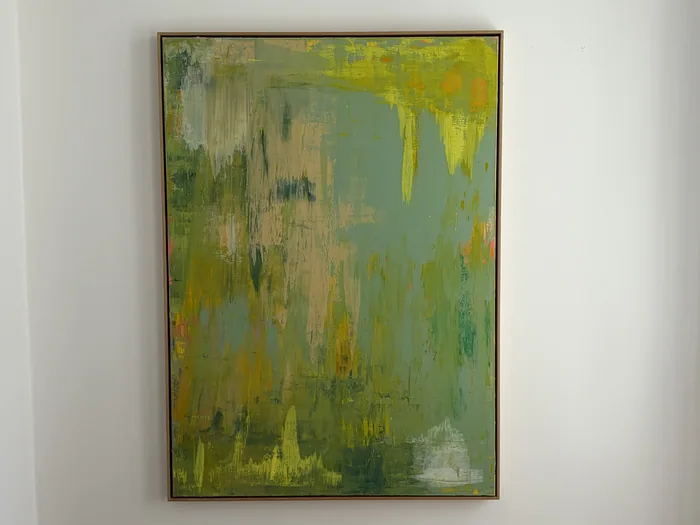 „Tropicana“ hängt gerahmt an einer weißen Wand